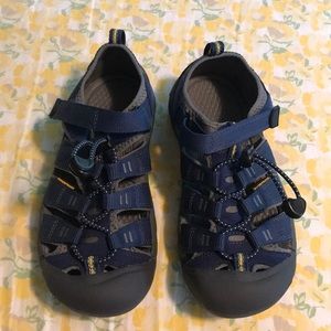 Keen kids waterproof shoe/sandal. NWOT